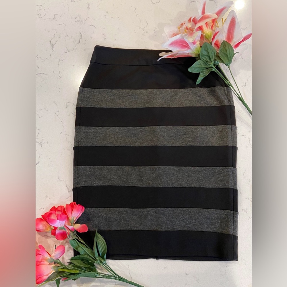 White House | Black Market Black and Gray Striped Pencil Skirt